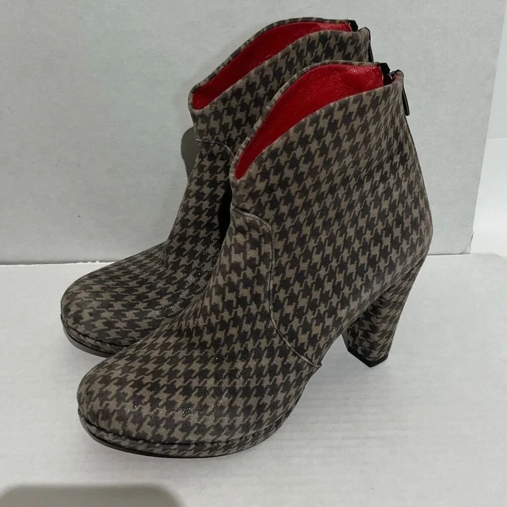 Artemis Women's Black Brown Houndstooth Pull-On Back Zip Ankle Bootie Size 37‎